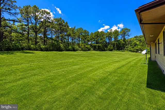 10 CEDAR AVE, Manahawkin, NJ 08050