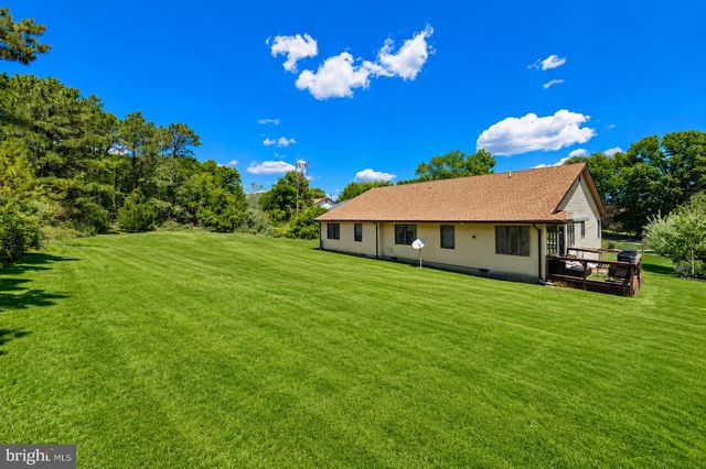 10 CEDAR AVE, Manahawkin, NJ 08050