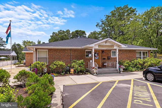 10 CEDAR AVE, Manahawkin, NJ 08050
