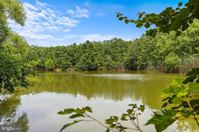 10 CEDAR AVE, Manahawkin, NJ 08050