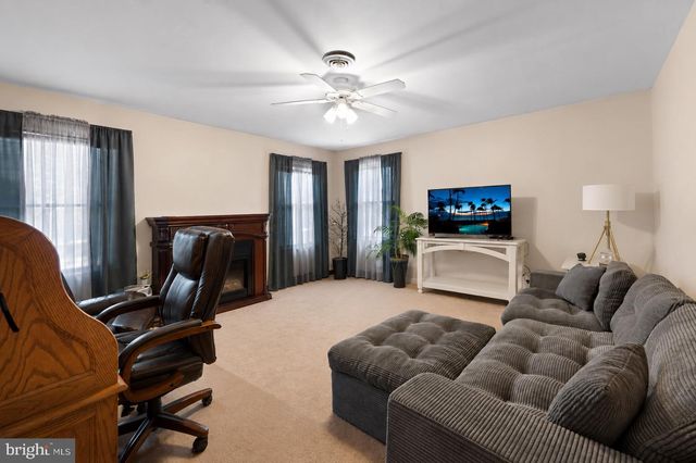 10 CEDAR AVE, Manahawkin, NJ 08050
