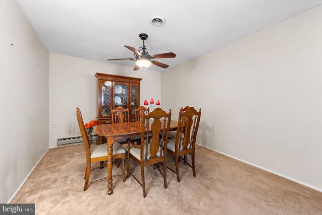 10 CEDAR AVE, Manahawkin, NJ 08050