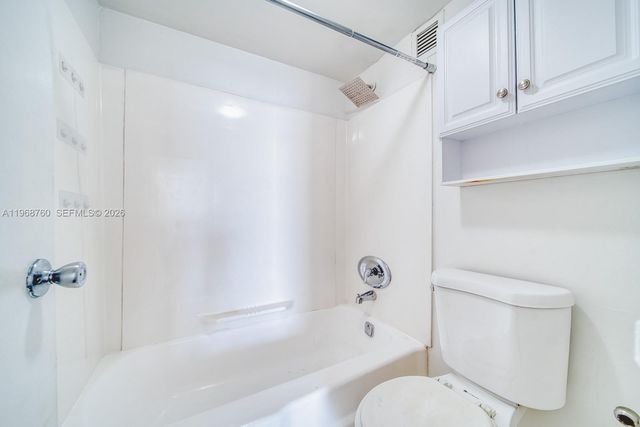 2000 NE 135th St 708, North Miami, FL 33181