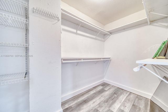 2000 NE 135th St 708, North Miami, FL 33181