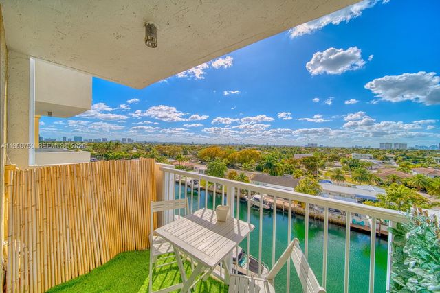 2000 NE 135th St 708, North Miami, FL 33181