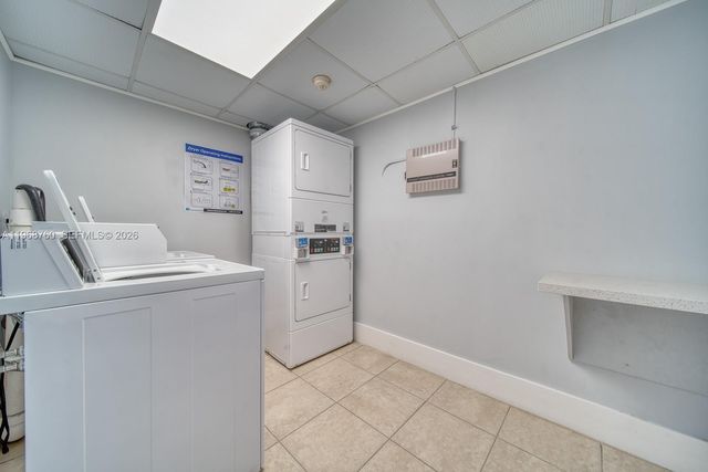 2000 NE 135th St 708, North Miami, FL 33181