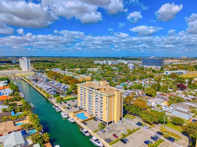 2000 NE 135th St 708, North Miami, FL 33181