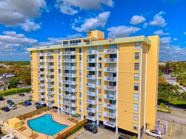 2000 NE 135th St 708, North Miami, FL 33181