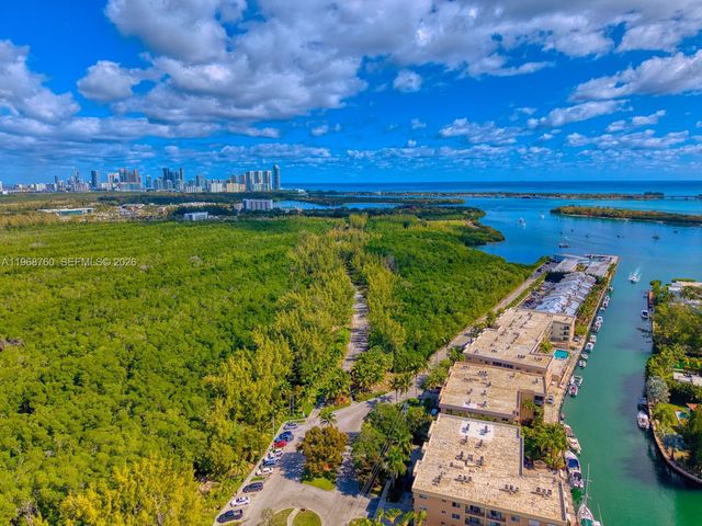 2000 NE 135th St 708, North Miami, FL 33181