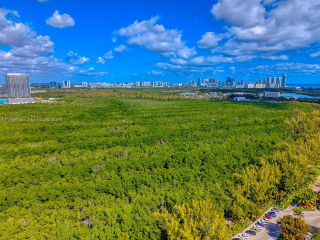 2000 NE 135th St 708, North Miami, FL 33181