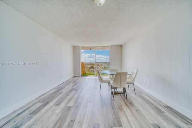 2000 NE 135th St 708, North Miami, FL 33181