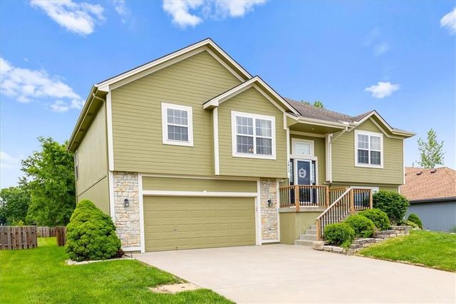 1813 N 156th Street, Basehor, KS 66007