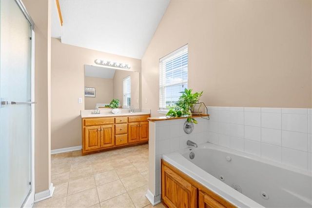 1813 N 156th Street, Basehor, KS 66007