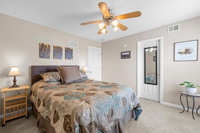 1813 N 156th Street, Basehor, KS 66007