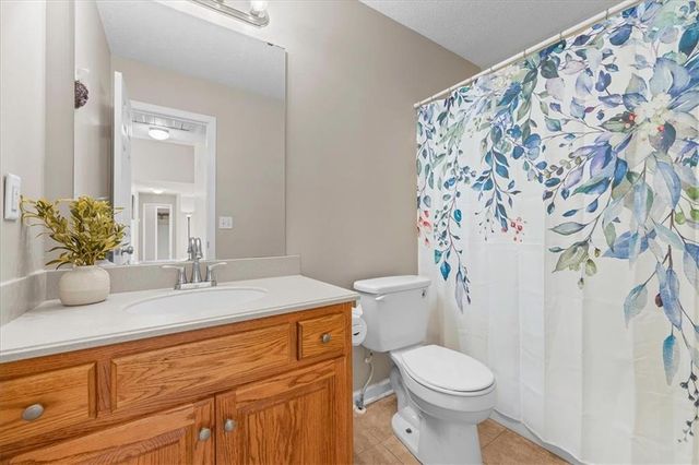 1813 N 156th Street, Basehor, KS 66007