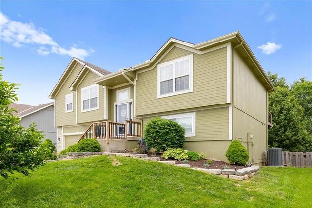 1813 N 156th Street, Basehor, KS 66007