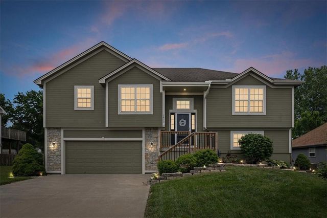 1813 N 156th Street, Basehor, KS 66007