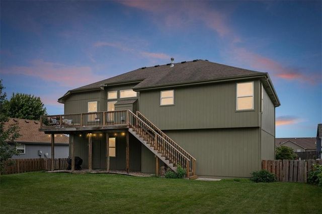 1813 N 156th Street, Basehor, KS 66007