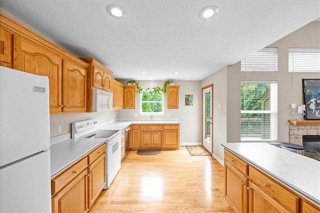 1813 N 156th Street, Basehor, KS 66007