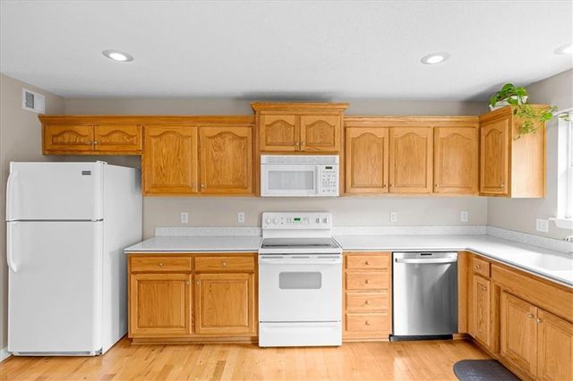 1813 N 156th Street, Basehor, KS 66007