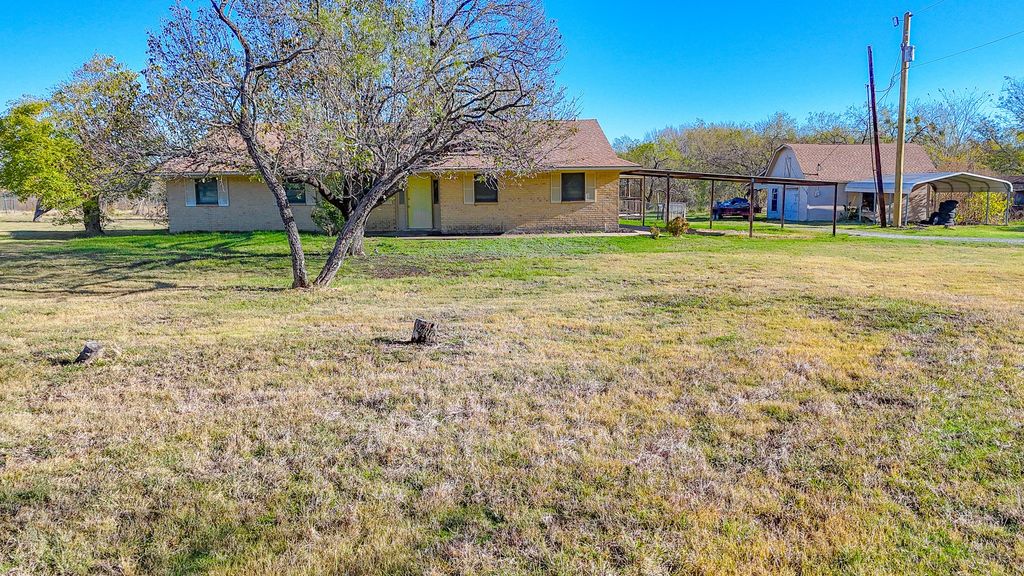 735 County Road 0025, Corsicana, TX 75109
