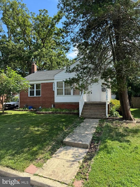 1113 HOLTON LN, Takoma Park, MD 20912