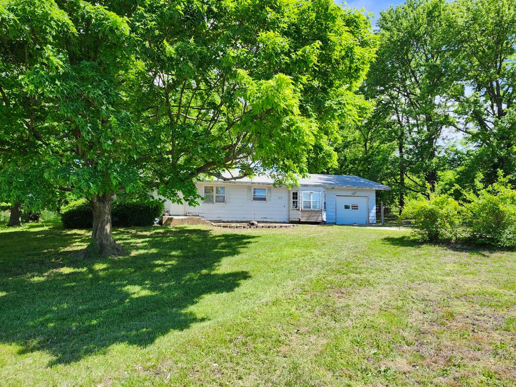 123 East Hubble Drive, Marshfield, MO 65706