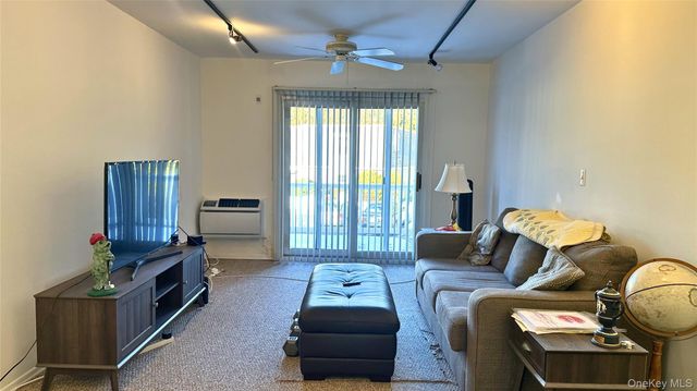 101 Sylvan Avenue 65, Miller Place, NY 11764