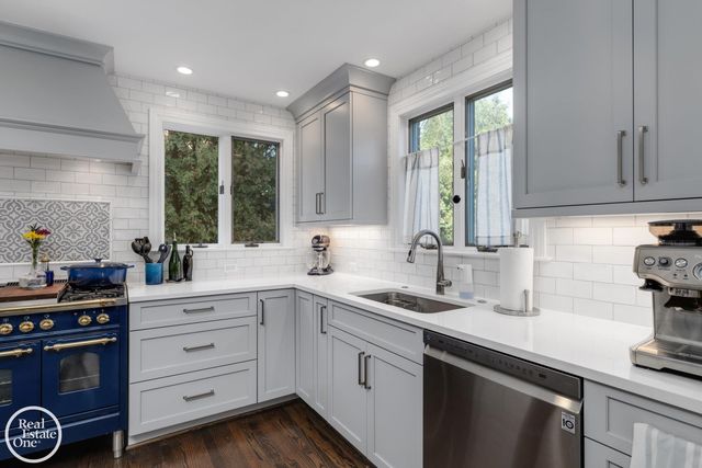 614 Pemberton Road, Grosse Pointe, MI 48230