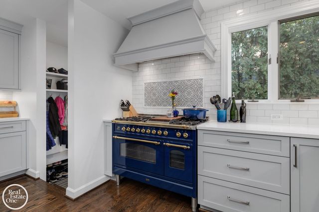 614 Pemberton Road, Grosse Pointe, MI 48230