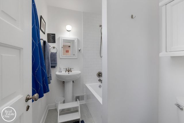 614 Pemberton Road, Grosse Pointe, MI 48230