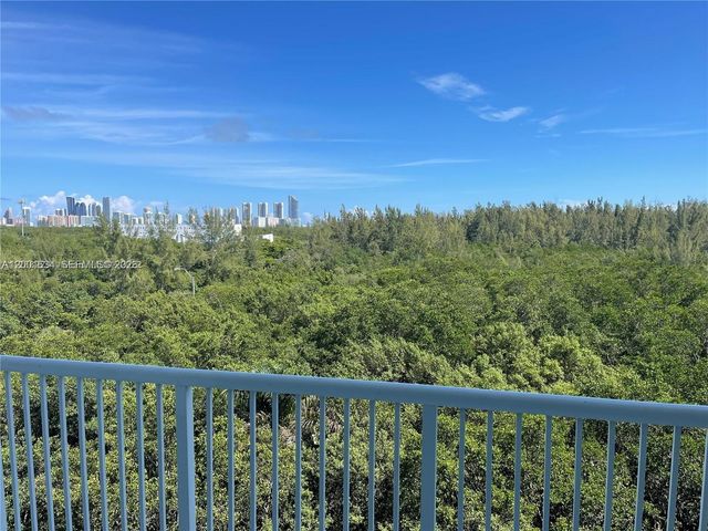 15051 ROYAL OAKS LN 601, North Miami, FL 33181