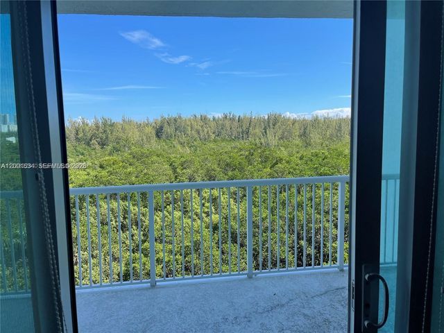 15051 ROYAL OAKS LN 601, North Miami, FL 33181