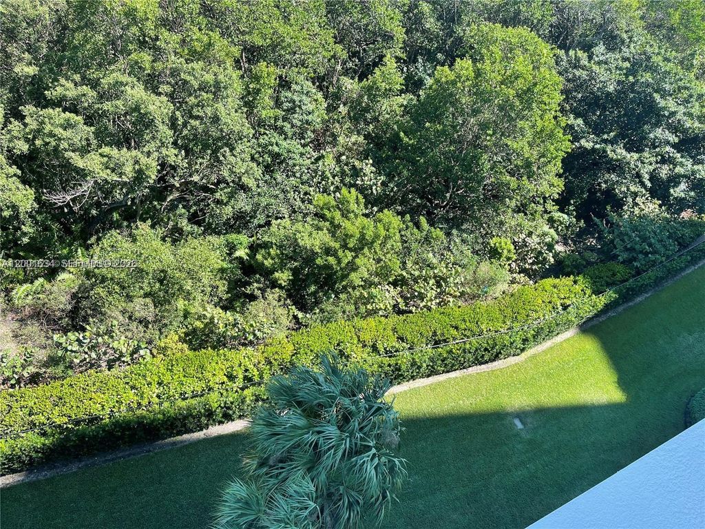 15051 ROYAL OAKS LN 601, North Miami, FL 33181