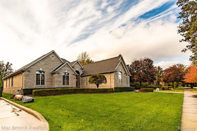 52221 Chickadee, Utica, MI 48315