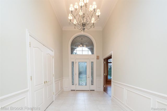 52221 Chickadee, Utica, MI 48315