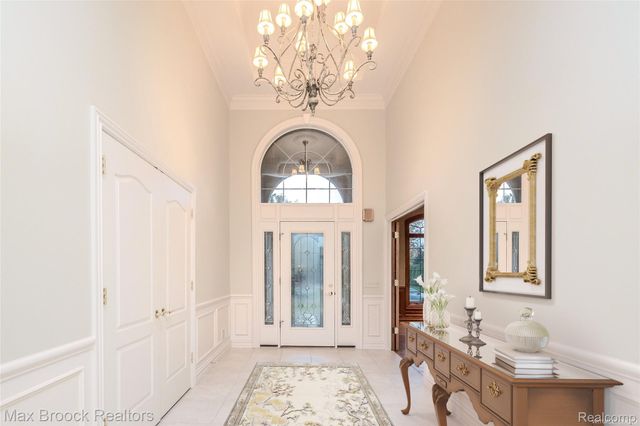 52221 Chickadee, Utica, MI 48315