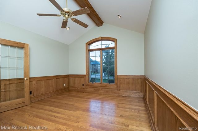 52221 Chickadee, Utica, MI 48315