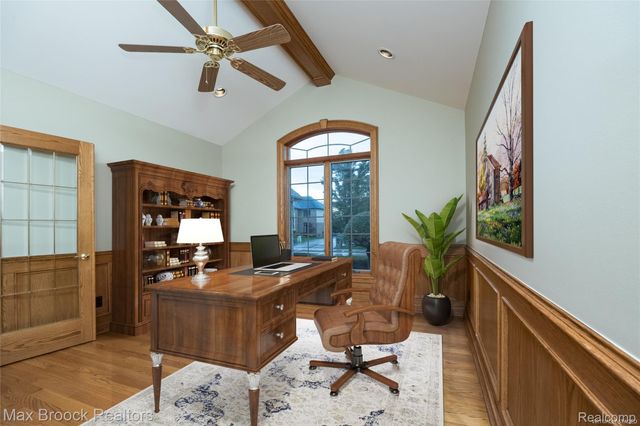 52221 Chickadee, Utica, MI 48315