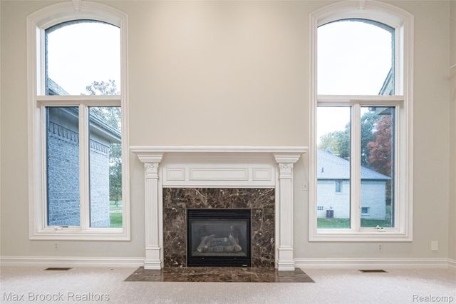 52221 Chickadee, Utica, MI 48315