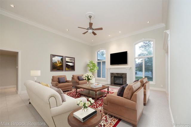 52221 Chickadee, Utica, MI 48315