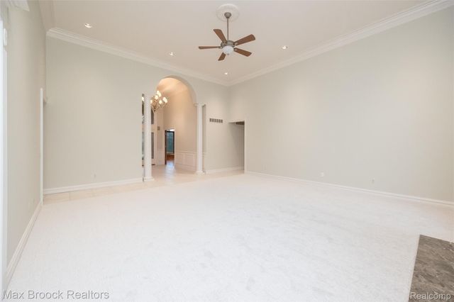 52221 Chickadee, Utica, MI 48315