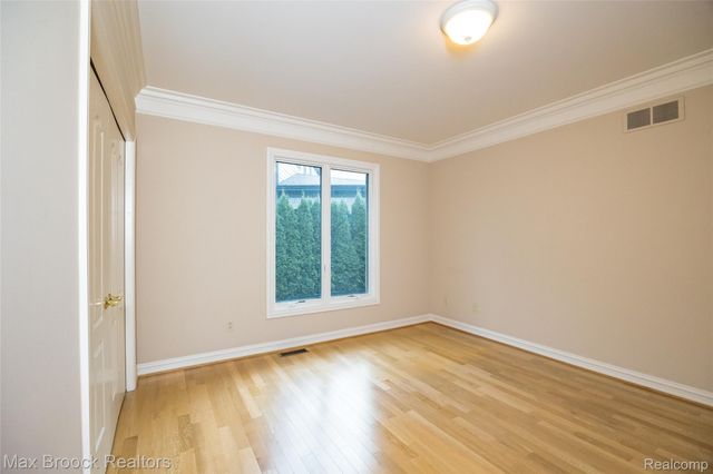 52221 Chickadee, Utica, MI 48315