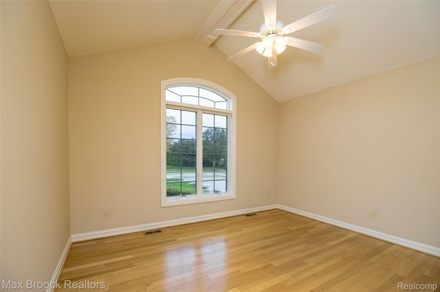 52221 Chickadee, Utica, MI 48315