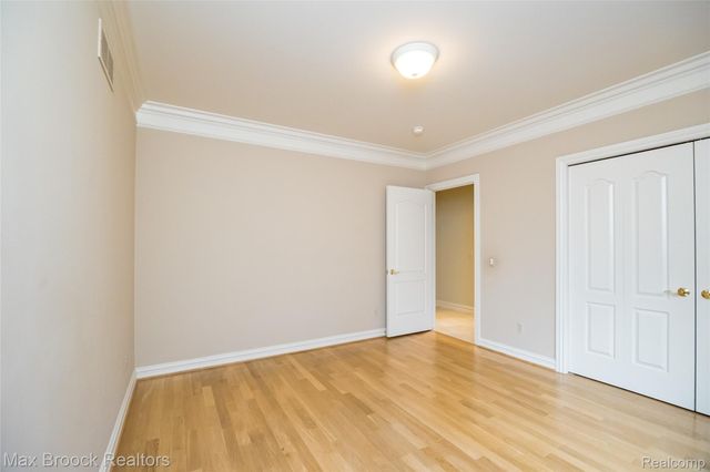 52221 Chickadee, Utica, MI 48315