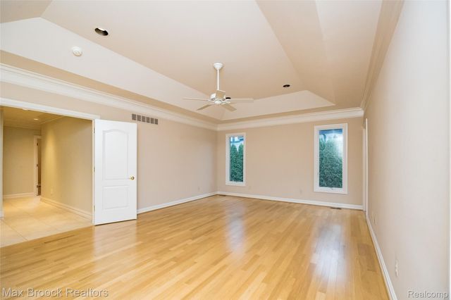 52221 Chickadee, Utica, MI 48315