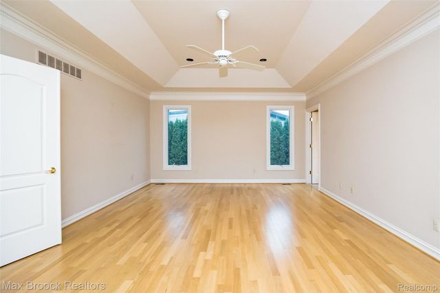 52221 Chickadee, Utica, MI 48315