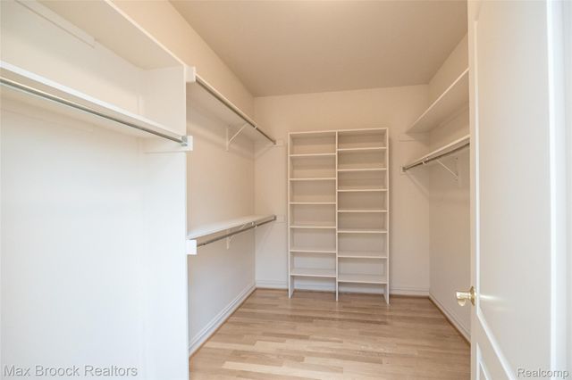 52221 Chickadee, Utica, MI 48315