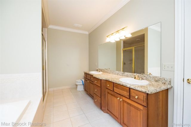 52221 Chickadee, Utica, MI 48315