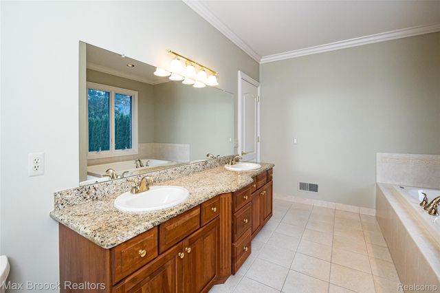 52221 Chickadee, Utica, MI 48315